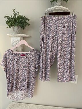 Charisma Lavender Floral Top & Capri Pants